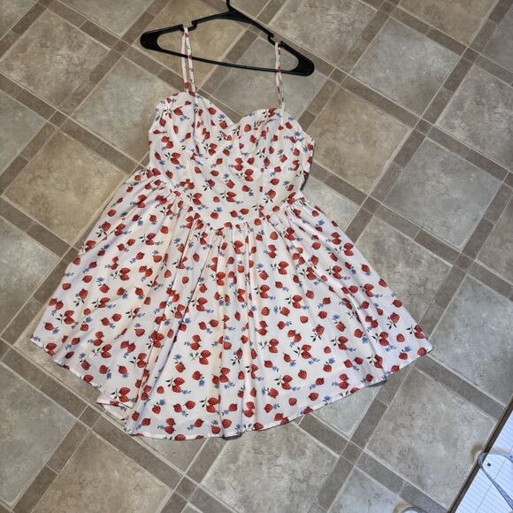 Strawberry Print Cami Mini Dress Size Large , & Strawberry Crop Top Large - Picture 3 of 16
